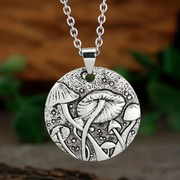 Vintage-Style Silvery Mushroom Pendant Necklace - Picture 1 of 1